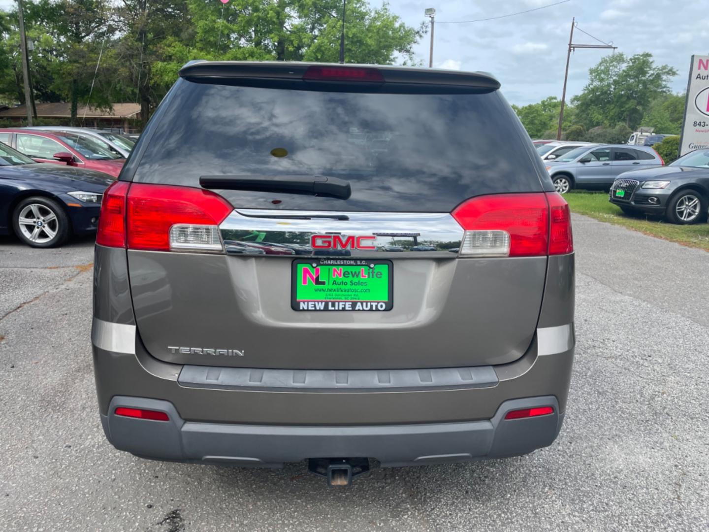 2011 BROWN GMC TERRAIN SLE-1 (2CTALMEC6B6) with an 2.4L engine, Automatic transmission, located at 5103 Dorchester Rd., Charleston, SC, 29418-5607, (843) 767-1122, 36.245171, -115.228050 - Comfortable Interior with CD/AUX/USB, OnStart Hands-free Phone, Power Windows, Power Locks, Power Mirrors, Spacious Cargo, Keyless Entry, Alloy Wheels. Local Trade-in!! 129k miles Located at New Life Auto Sales! 2023 WINNER for Post & Courier's Charleston's Choice Pre-owned Car Dealer AND 2018-2024 - Photo#5